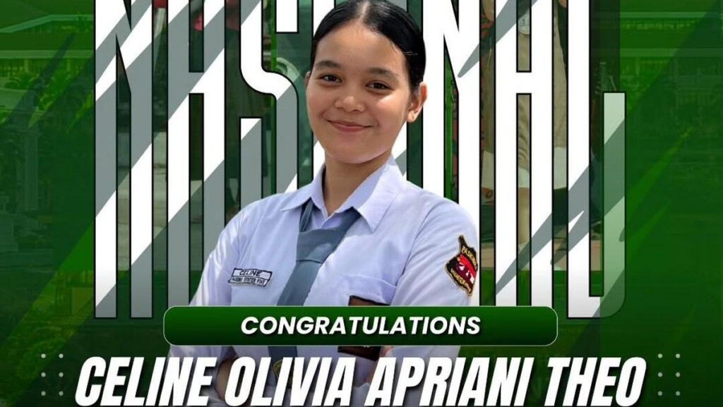 Celine Olivia Apriani Theo Bertugas Sebagai Pembawa Baki Istana Merdeka