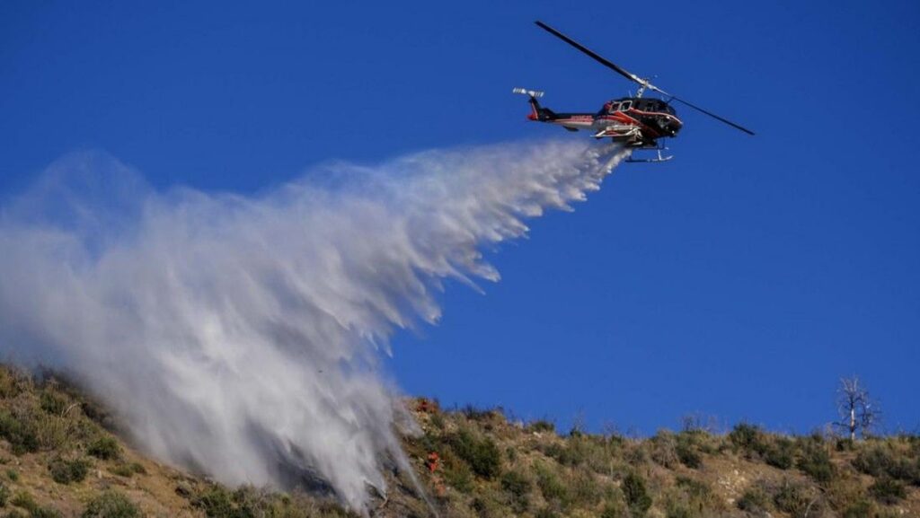 Dua Helikopter Pemadam Kebakaran Tabrakan di Yunani