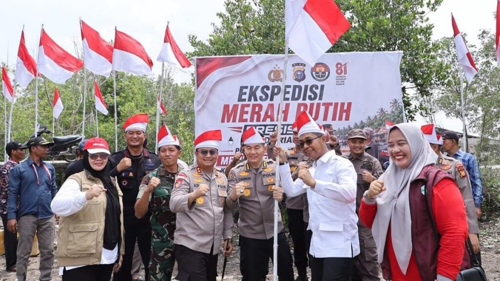 Polda Riau Salurkan Bantuan Sosial di Panipahan Rokan Hilir