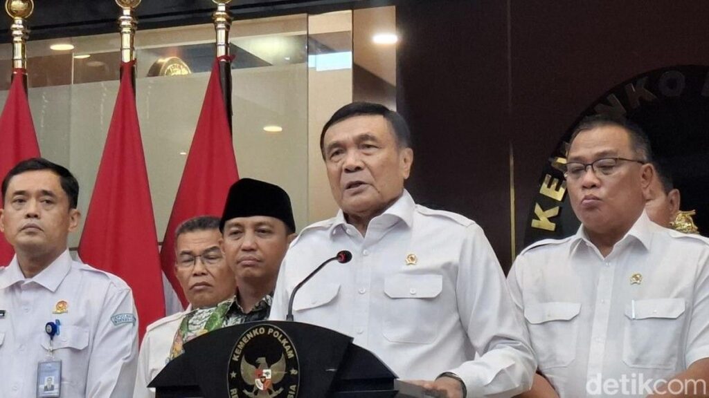 Menko Polkam Duga Kebakaran Hutan Gunung Bromo Akibat Human Error