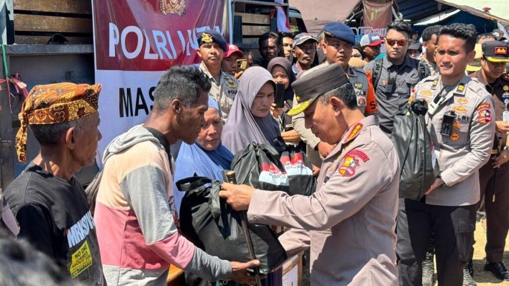 Kapolri Salurkan 247,66 Ton Bantuan untuk Korban Gempa NTT