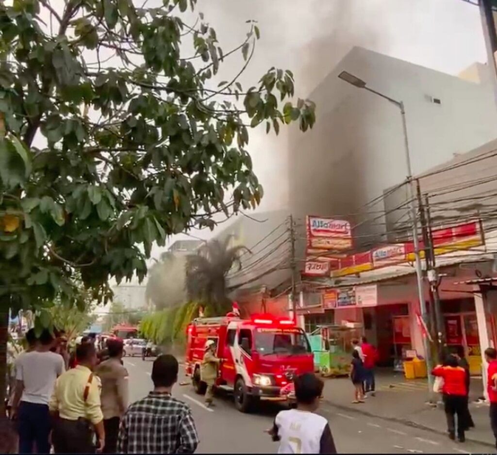 Rumah Lima Lantai di Sawah Besar Jakarta Pusat Terbakar