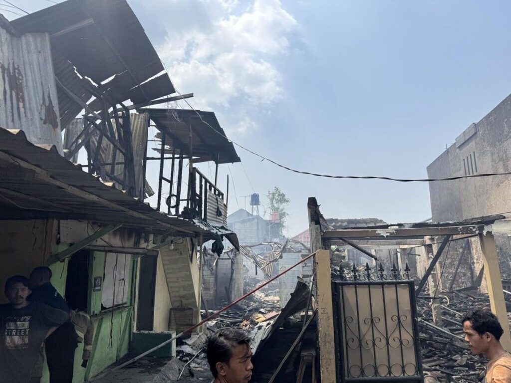 Kebakaran Hanguskan 37 Bangunan di Duren Sawit Jakarta Timur