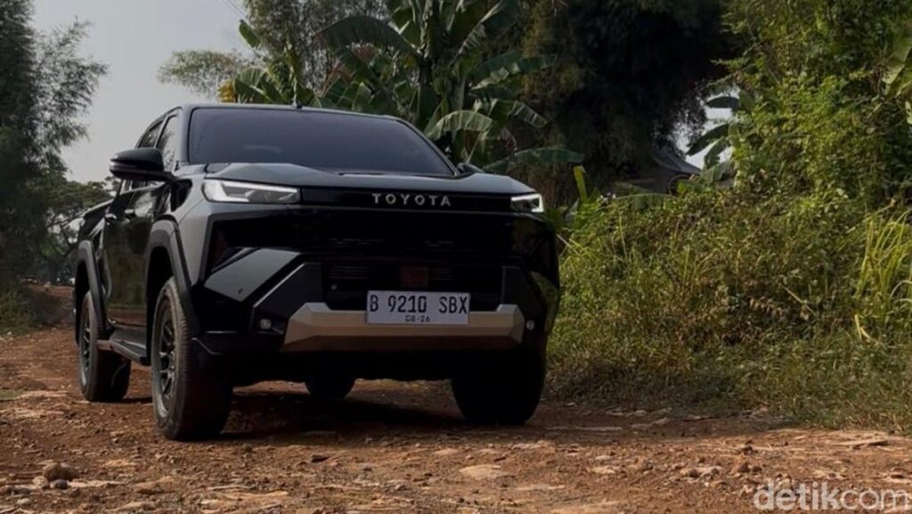 Uji Ketangguhan Toyota Hilux Generasi Kesembilan di Trek Off-Road