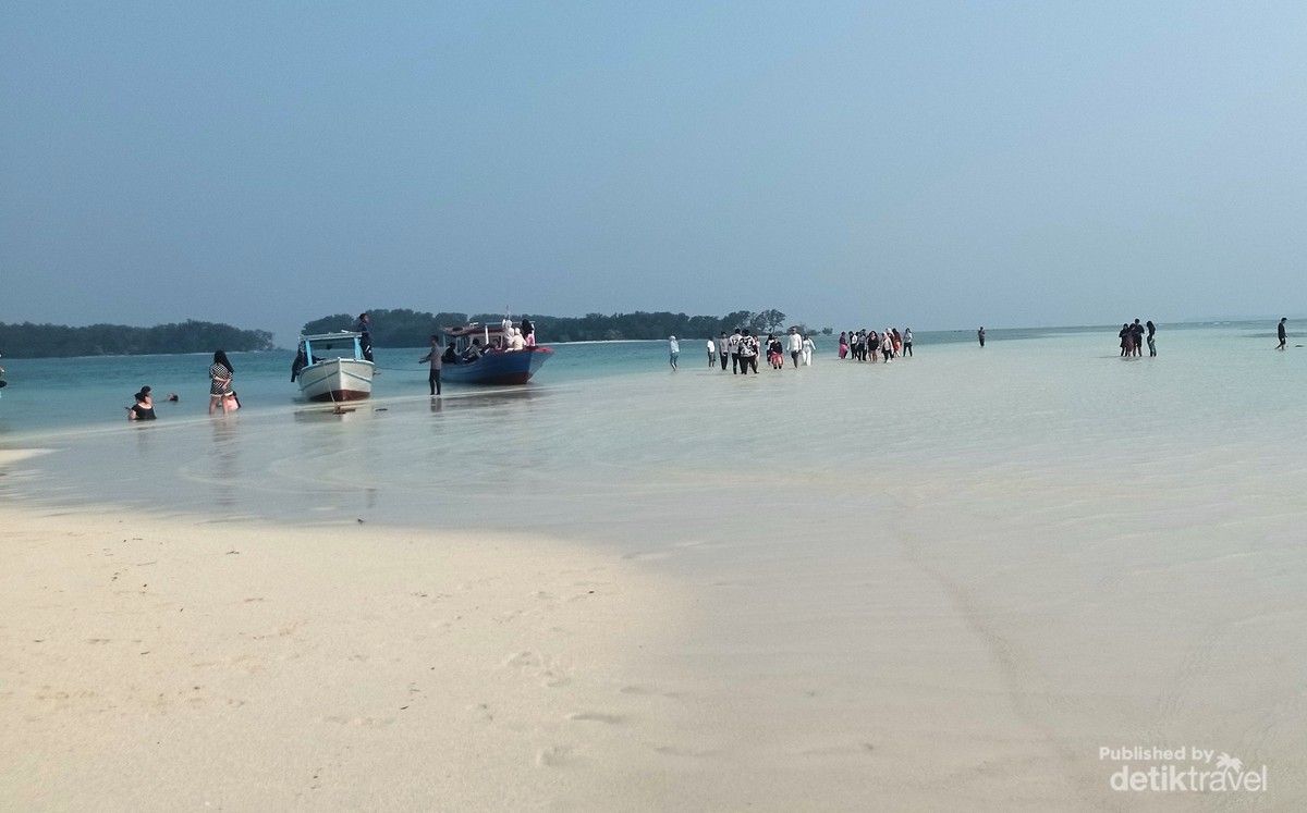 Pulau Pramuka Tawarkan Wisata Bahari Lengkap di Kepulauan Seribu