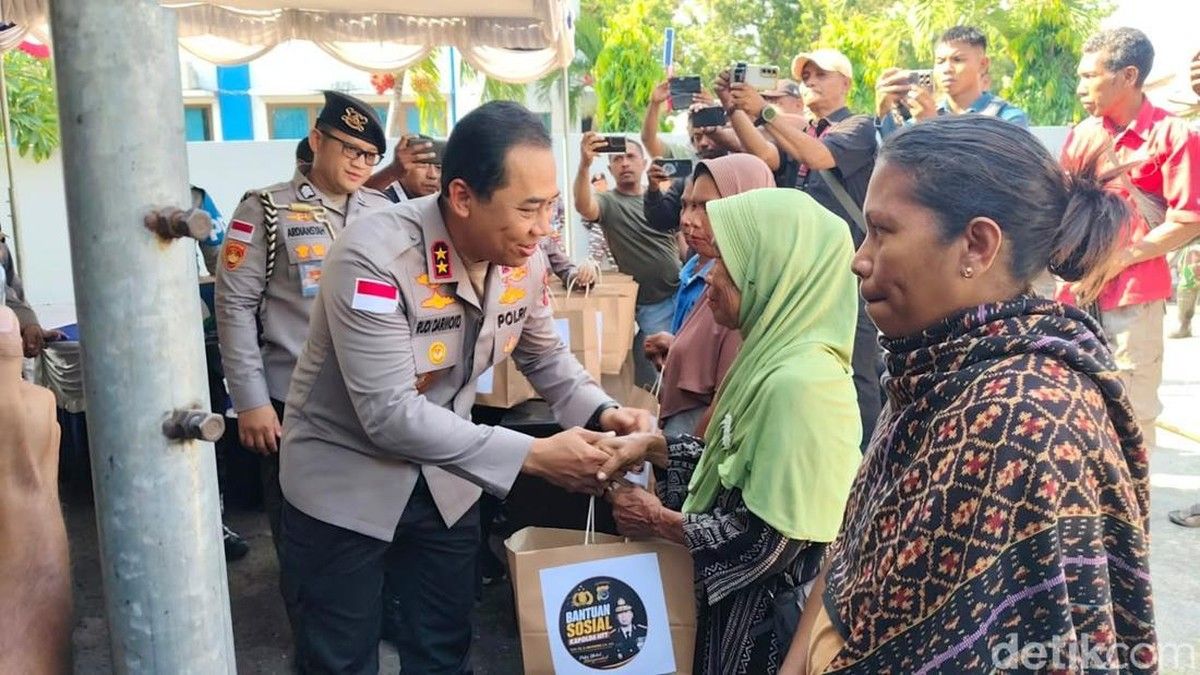 Polda NTT Salurkan Bantuan Korban Gempa M 7,7 di Sikka