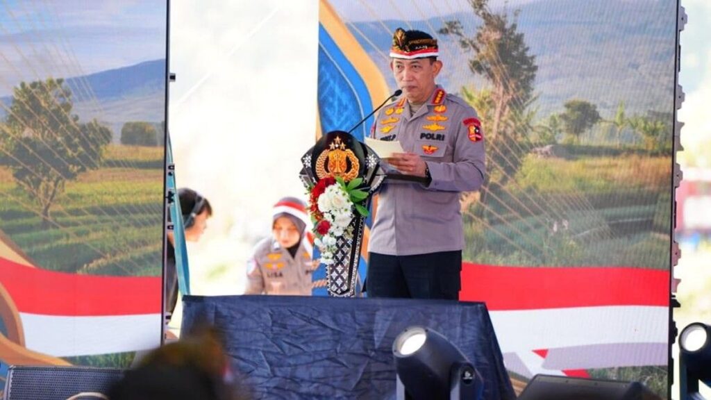 Polri Gelar Tanam dan Panen Raya Bawang Putih di Lombok Timur