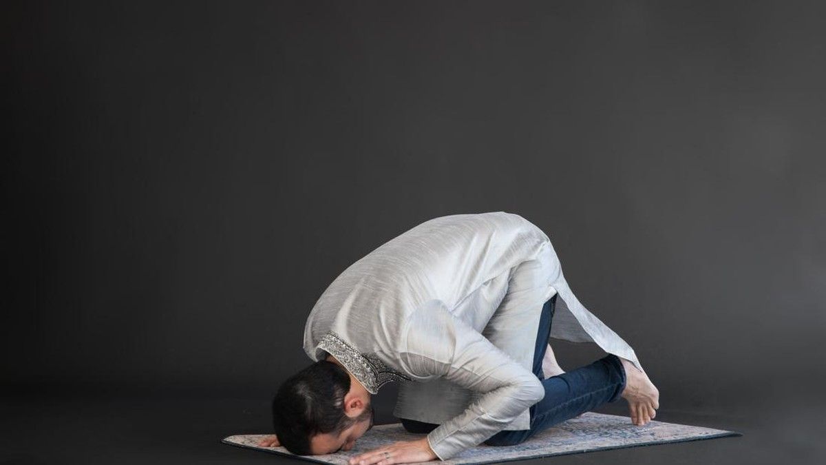 Umat Islam Mulai Sholat Rebo Wekasan 11 Agustus 2026 Malam