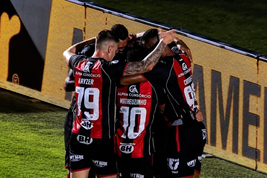 Vitória Bantai Athletico-PR 4-0 dan Lolos Perempat Final Copa do Brasil