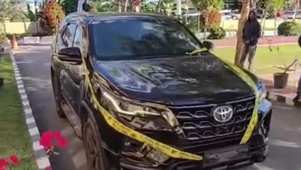 Mantan Sekda Konawe Selatan Digerebek Gunakan Mobil Dinas dan Pelat Palsu