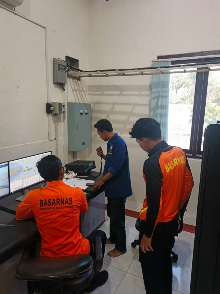 Kemenhub Kerahkan Kapal Patroli Evakuasi Penumpang KM Mutiara Sentosa II