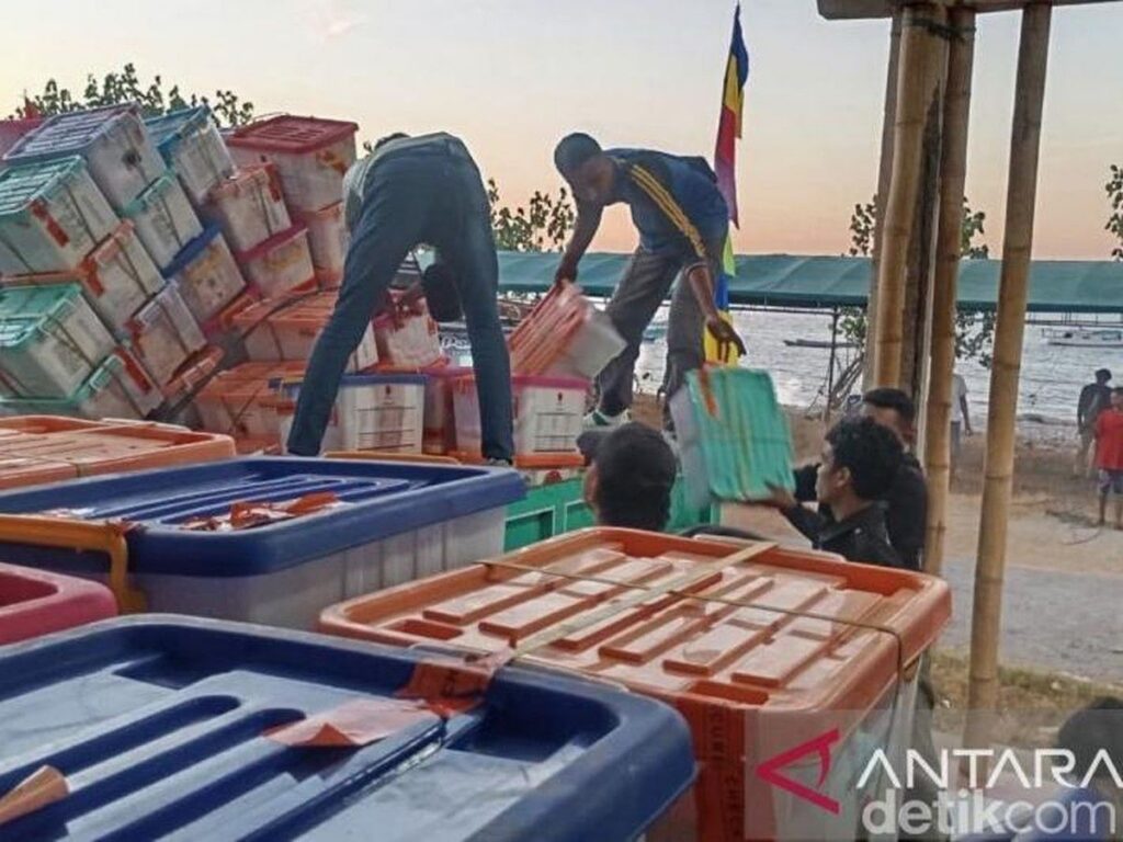 BNPB Salurkan Bantuan Logistik Gempa ke Pulau Palue NTT