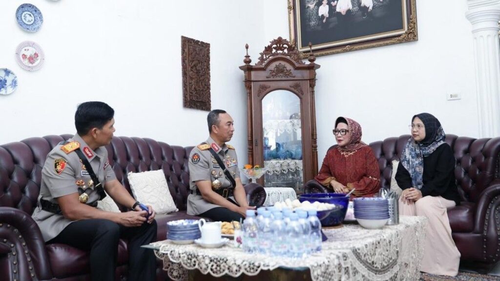 Kapolda Sumsel Kunjungi Keluarga Pahlawan Kepolisian AKBP Agoestjik Bakri