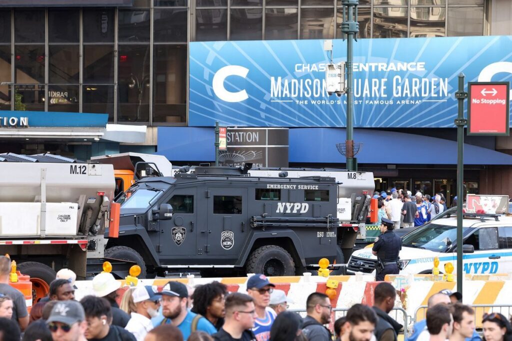 New York Terapkan Lockdown Saat Trump Saksikan Final NBA di Madison Square Garden