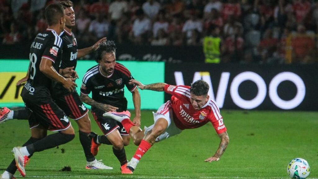 Kapten Casa Pia Minta Maaf Usai Kekalahan Berat dari Benfica