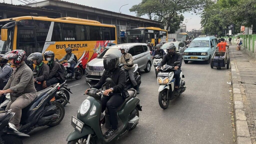 Jalan Licin di Kramat Jati Picu Kecelakaan Maut Pelajar MAN 6 Jaktim