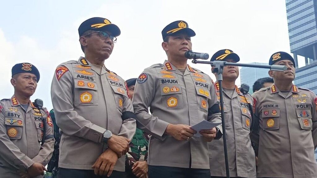 Polda Metro Jaya Gelar Doa untuk Korban Gempa NTT di Apel Pagi