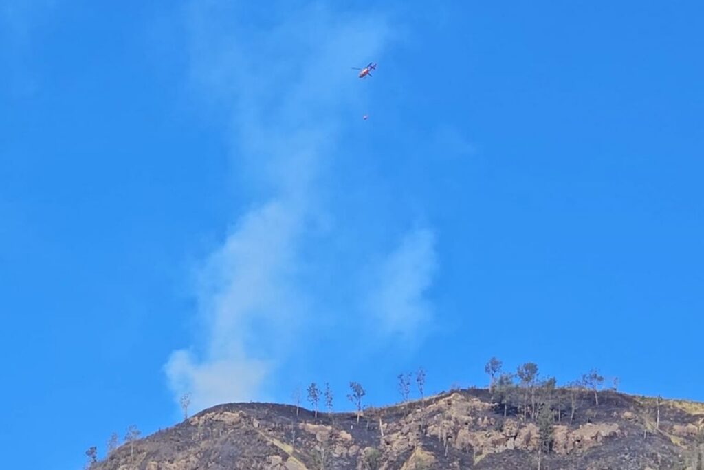 Tim Gabungan Terjunkan Helikopter Padamkan Kebakaran Gunung Bromo