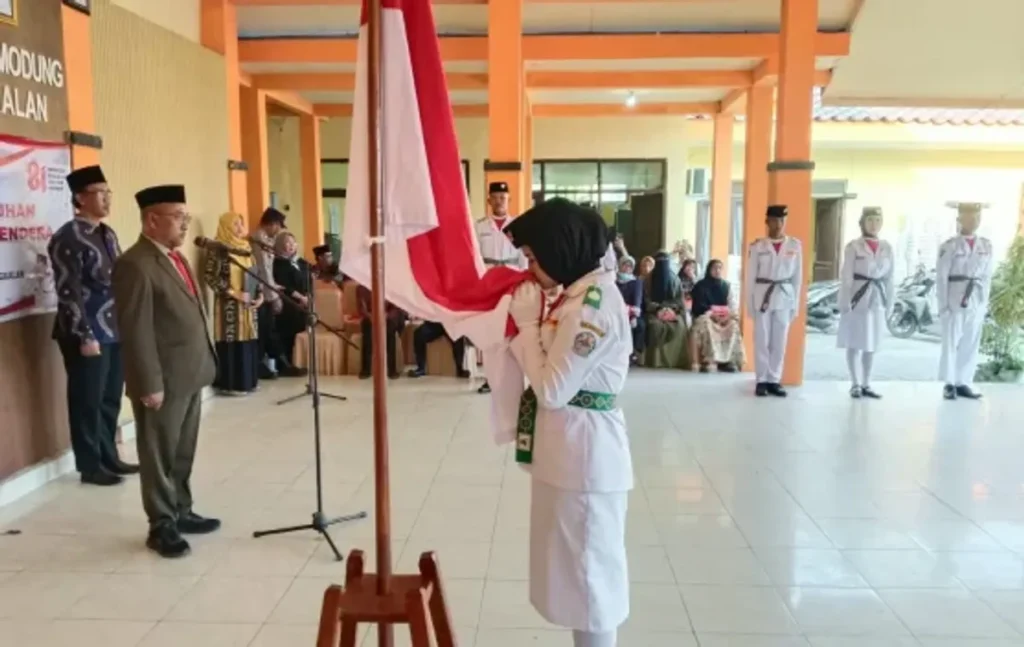 Wakil Presiden Kukuhkan 76 Anggota Paskibraka Nasional dan Paskibra Modung Siap Bertugas