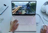 Memindahkan Laptop Gaming ke Meja Logam Turunkan Suhu Operasional