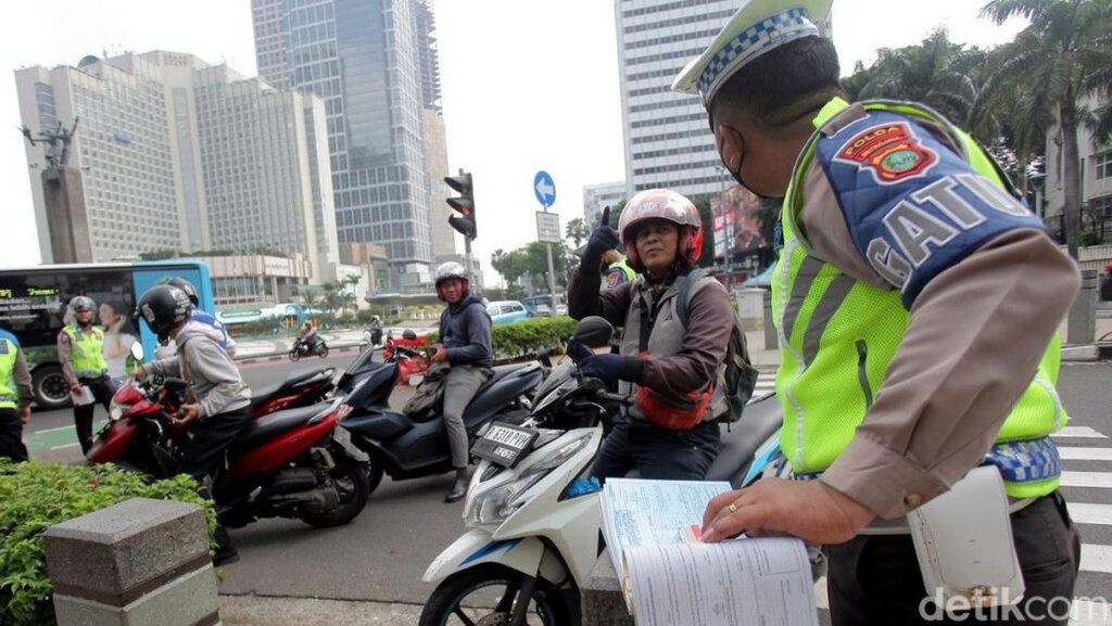 Korlantas Polri Terapkan Tilang Manual untuk Pelanggaran Kasat Mata