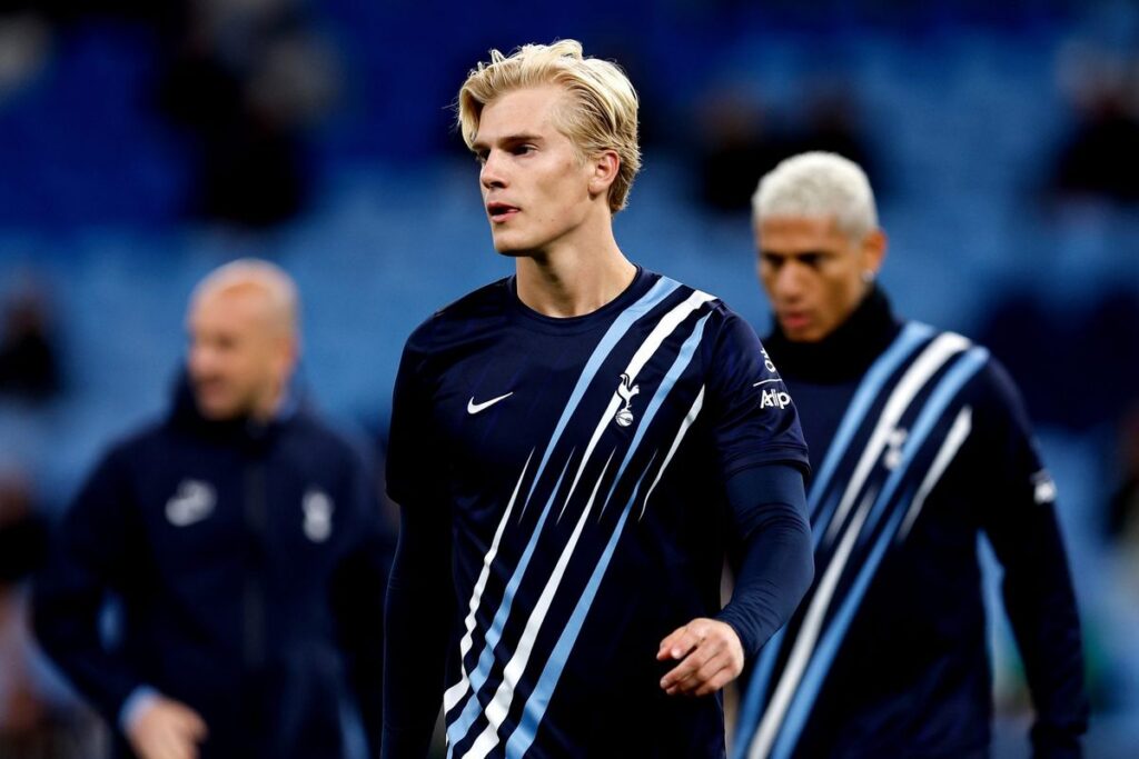 Barcelona Tolak Peluang Rekrut Lucas Bergvall dari Tottenham Hotspur