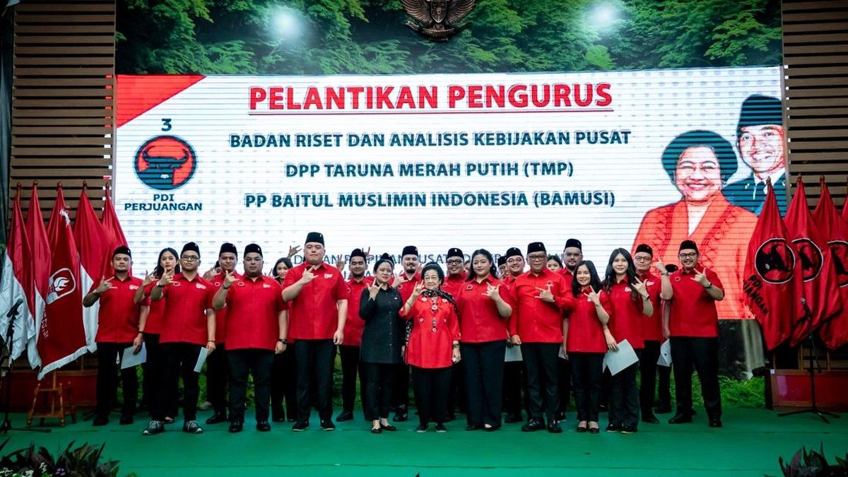 Megawati Soekarnoputri Lantik Pengurus DPP Taruna Merah Putih