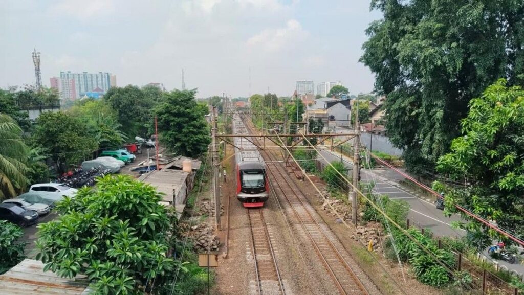 Gangguan Listrik Aliran Atas Sebabkan KRL Jakarta Kota-Tanjung Priok Terhenti