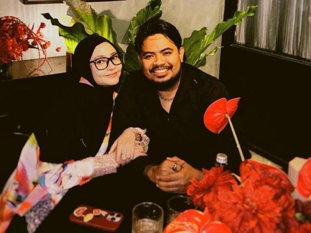 Rigen Rakelna Ungkap Kebiasaan Unik Sang Istri Soal Mandi