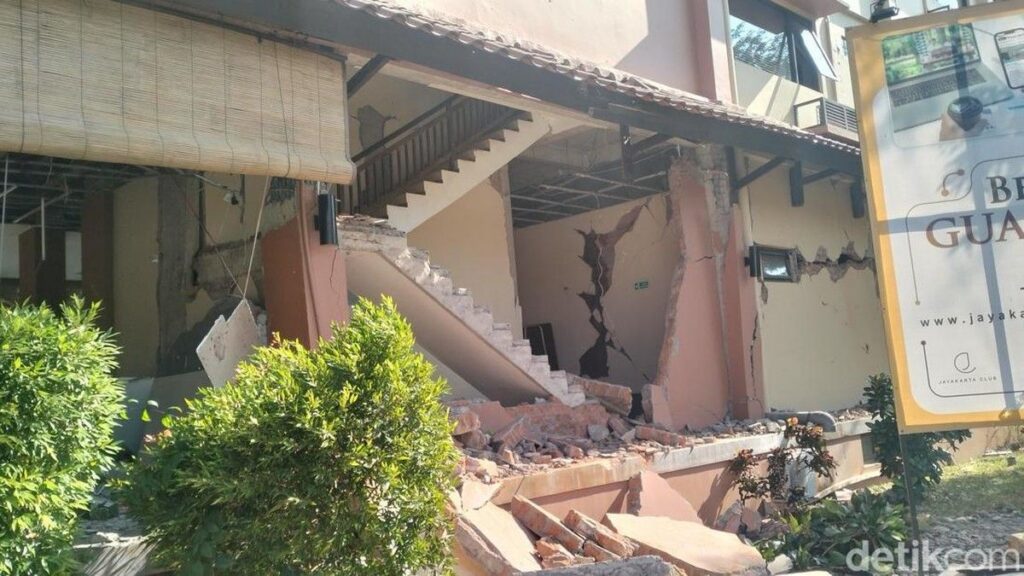 BNPB Catat 40 Ribu Orang Mengungsi Akibat Gempa di NTT