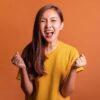 Pilihan Warna Pakaian yang Dipakai Orang Bahagia