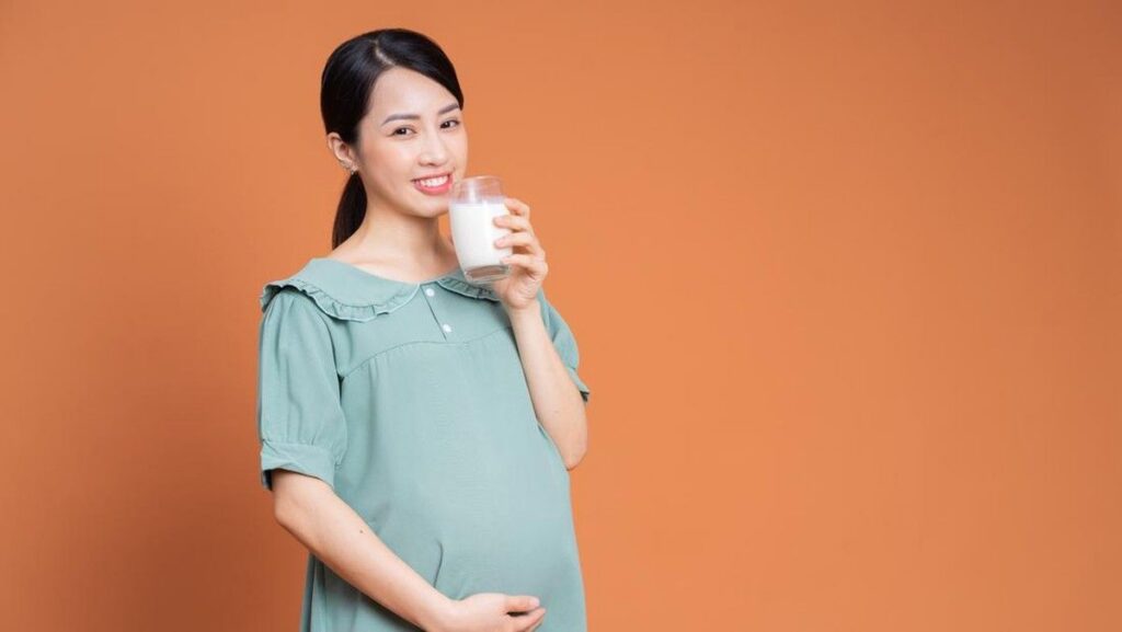 Ibu Hamil Bisa Konsumsi Susu UHT dengan Perhatikan Nutrisi Penting