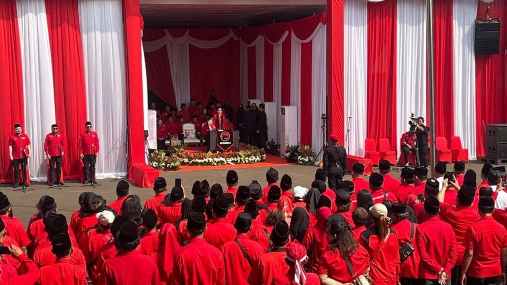 Megawati Soekarnoputri Pimpin Upacara HUT ke 81 RI di Sekolah Partai