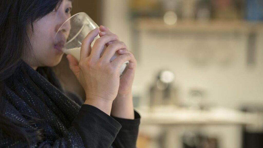 Minum Susu Sebelum Tidur Berpotensi Naikkan Gula Darah?