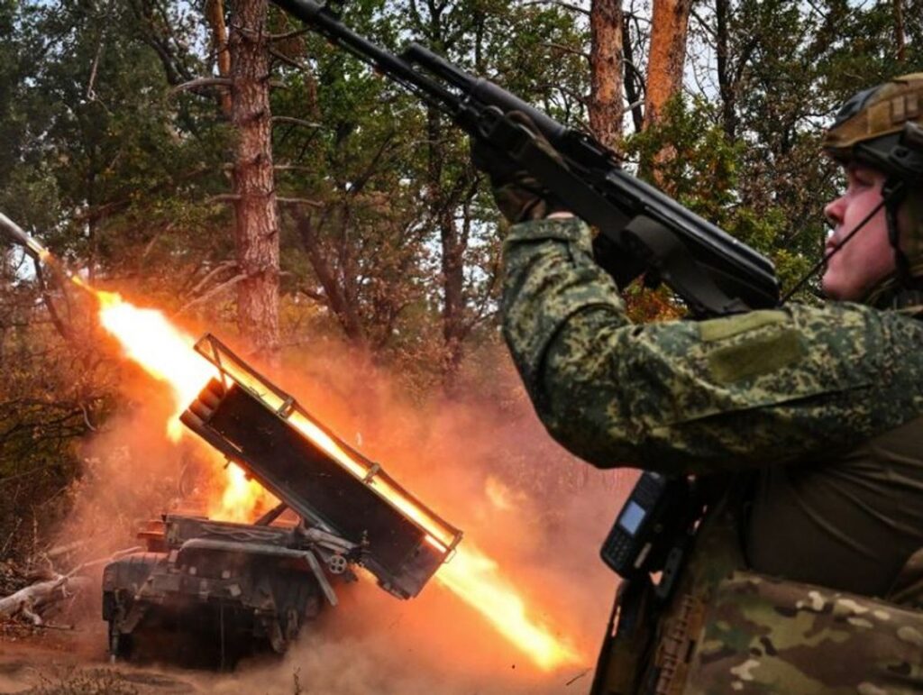 Ukraina Lancarkan Serangan Drone Mematikan Serang Kilang Minyak Rusia di Nizhnekamsk