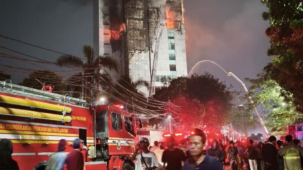 Gedung Bapenda DKI Jakarta Kebakaran dari Lantai 11