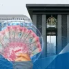 Rupiah Ditutup Melemah ke Rp17.862 Per Dolar AS akibat Harga Minyak