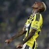 Fenerbahce Ditahan Imbang Lyon Satu Sama