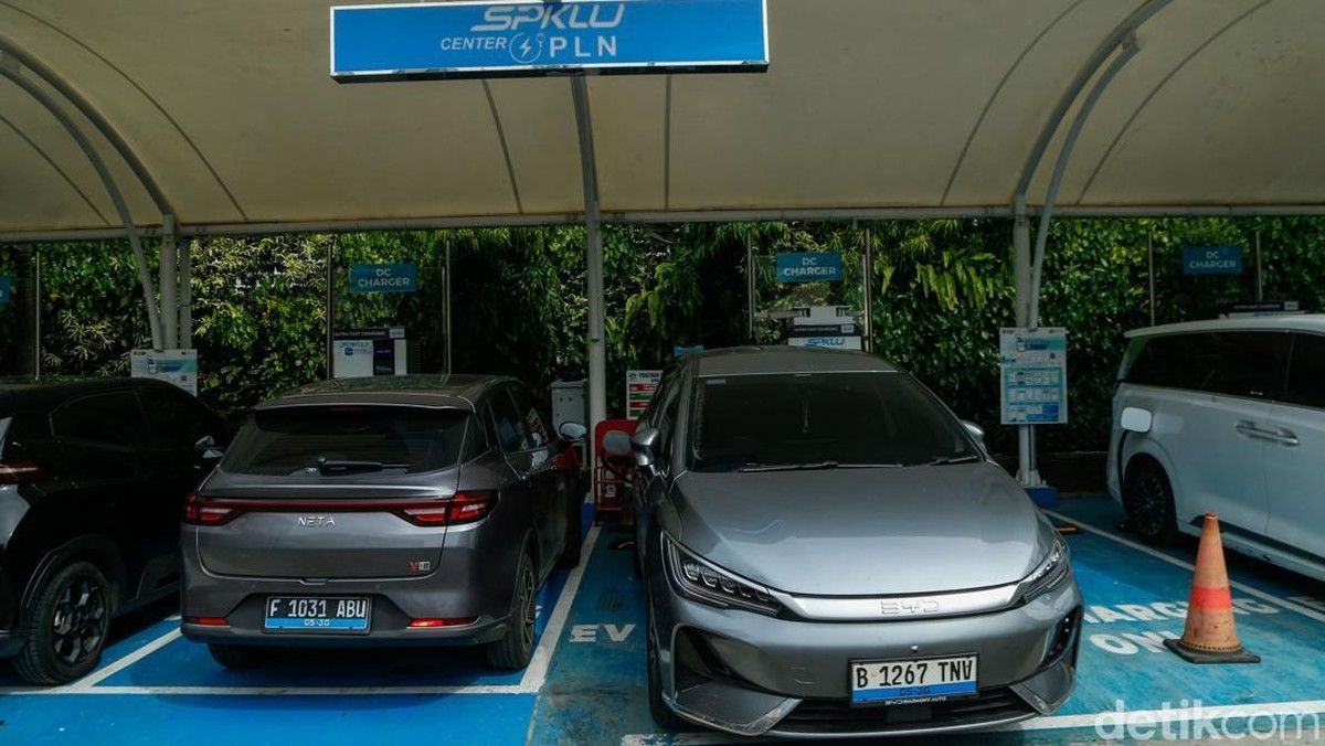 DPRD DKI Bahas Pengenaan Pajak Tahunan untuk Mobil Listrik