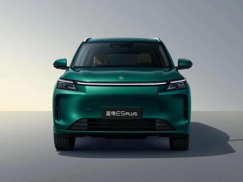 DFSK dan EVSafe Indonesia Edukasi Teknologi PHEV di GIIAS