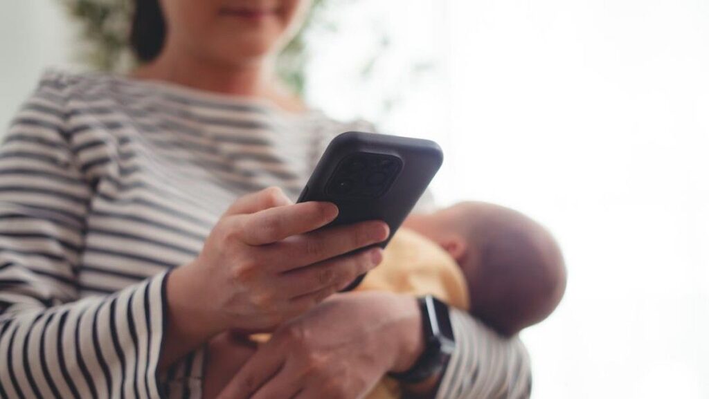 Pemasaran Digital Produk Pengganti ASI Ancam Praktik Menyusui