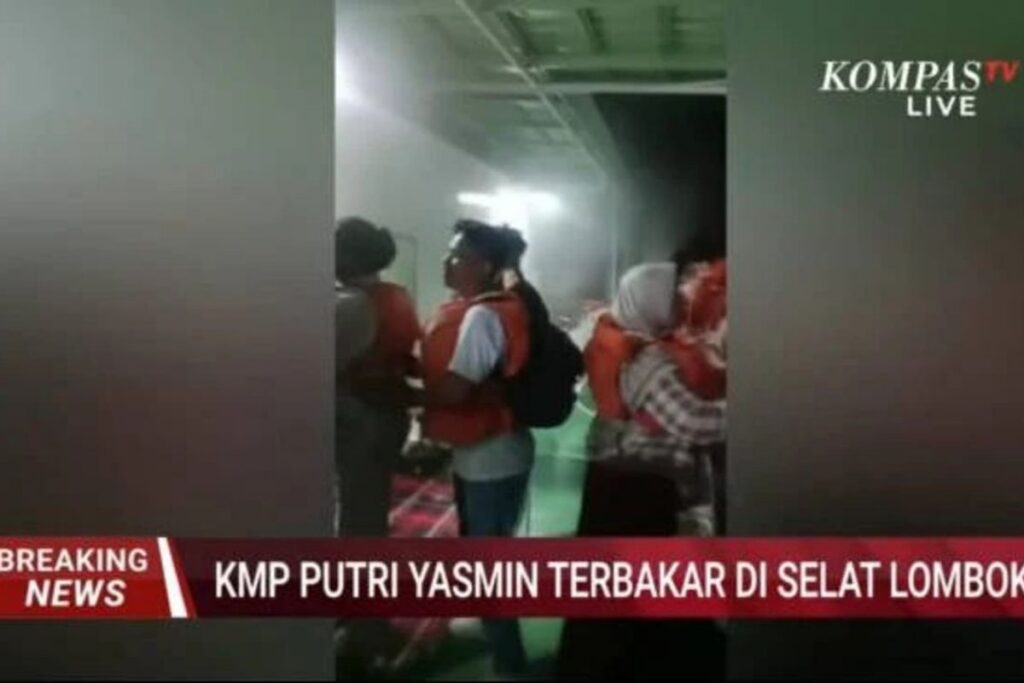 KMP Putri Yasmin Terbakar di Selat Lombok Bawa 131 Orang