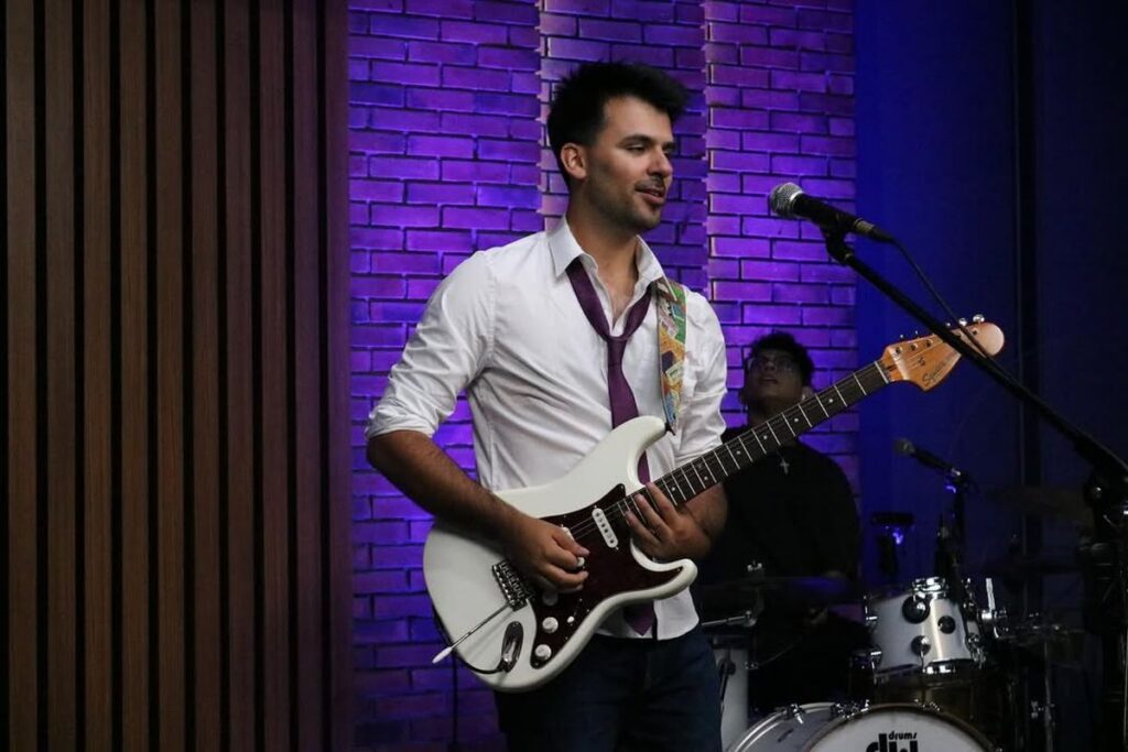 Josh Holmes Rilis Single Say Yes Versi Akustik Bertema Pernikahan