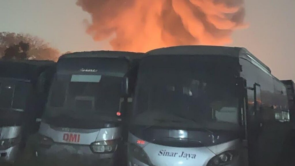 Kebakaran Pangkalan Bus di Cikarang Barat Hanguskan 50 Unit Bus