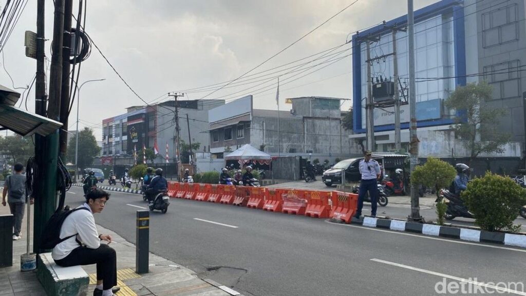 Satlantas Depok Tutup U-turn untuk Redam Kemacetan Jalan Kartini