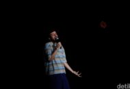 Rex Orange County Gelar Konser Intim di Halaman Rumah Fans di Bekasi