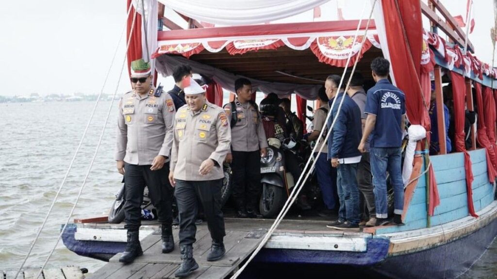 Polda Riau Salurkan Bantuan Kemanusiaan di Kepulauan Meranti