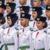 Neeltje Deliana Bertugas Jadi Pembawa Baki Penurunan Bendera HUT ke 81 RI