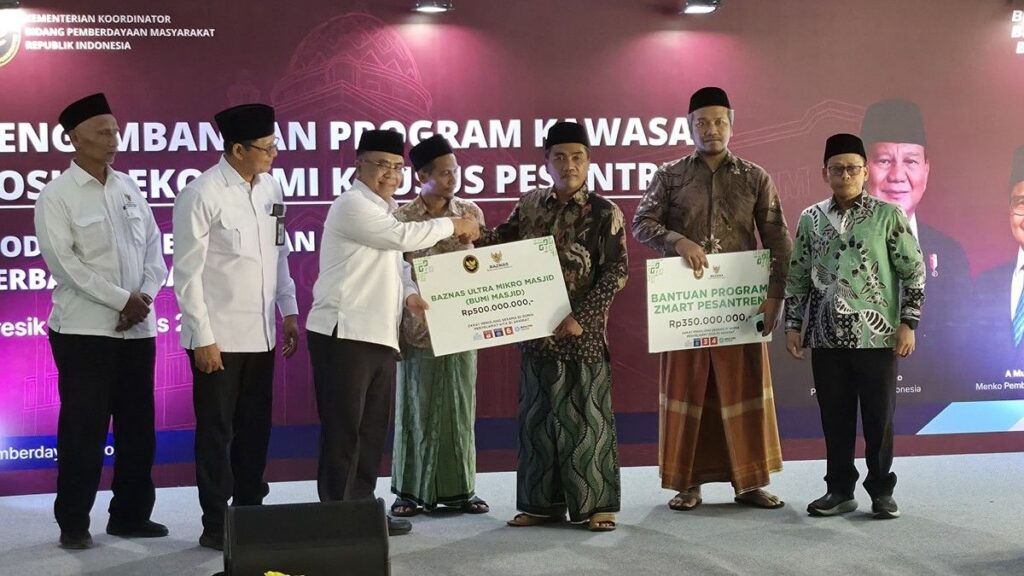 BAZNAS dan Menko PM Salurkan Bantuan Ekonomi Rp871 Juta di Gresik