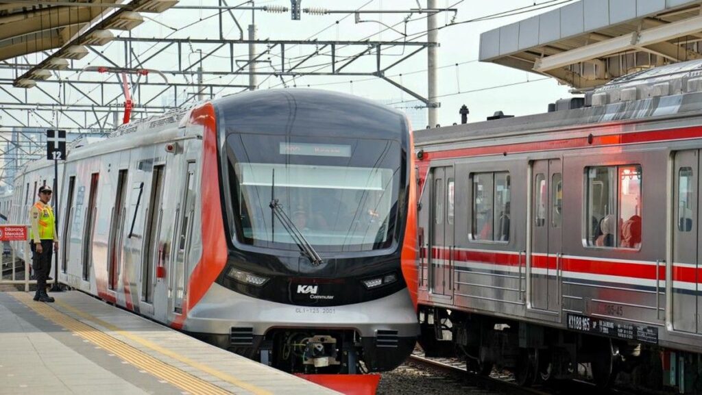 KAI Investor Dugaan Pelemparan Batu Kaca Kereta Bekasi Kampung Bandan